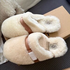 UGGs! Dalla Ugg Metal Graphic Slippers sz woman's 7